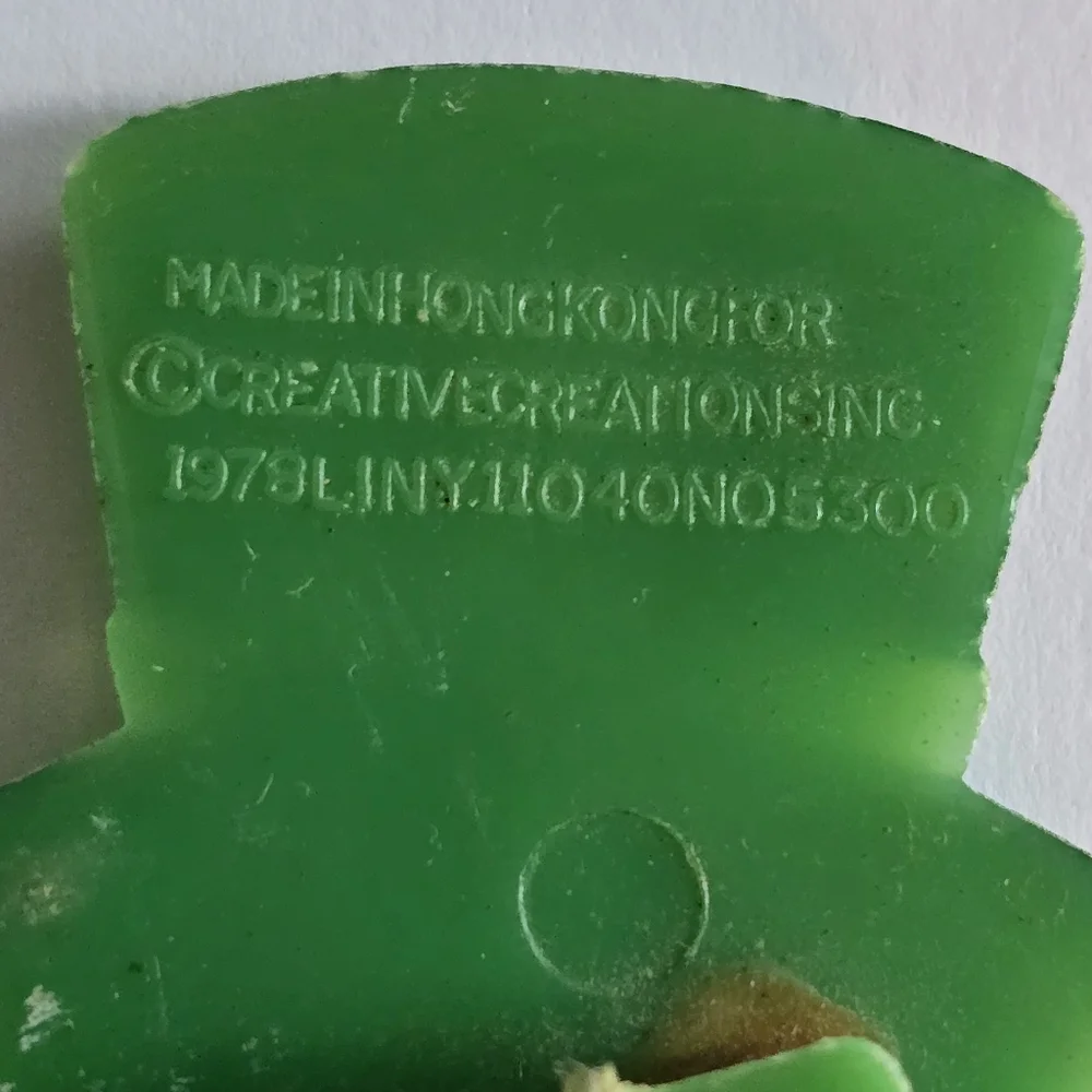 Vintage Leprechaun brooch 1978 Creative Creations Waving St Patrick’s Day - Picture 10 of 11